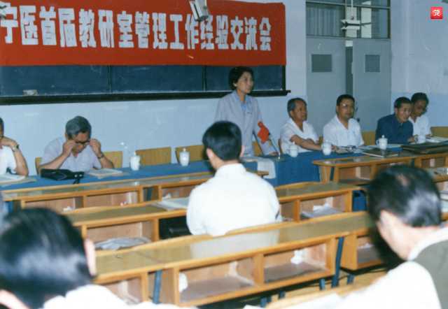9学校召开首届教研室管理工作经验交流会_副本.jpg 9学校召开首届教研室管理工作经验交流会_副本.jpg