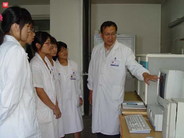 4-3导师指导实验仪器操作使用_副本.jpg 4-3导师指导实验仪器操作使用_副本.jpg