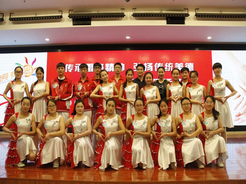 1478175174102471.jpg 携手1+1主题活动合影1.jpg